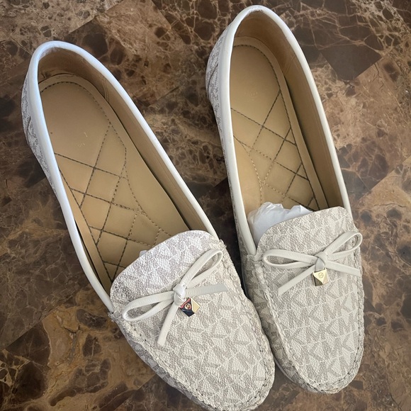 Women's Juliette Moccasin
Loafer Flats - Picture 6 of 9